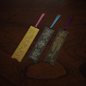 Bookmark : 菊 (gold), 鈴蘭 (black and silver), 藤 (black and gold)