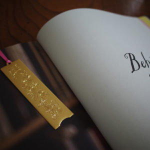 Bookmark : 菊 (gold) with a book 02