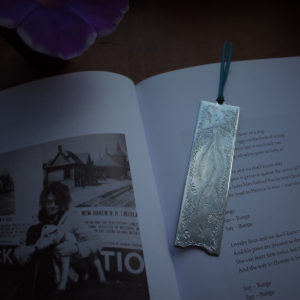 Bookmark : Bird (silver) with book