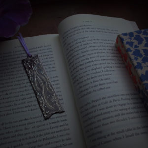Bookmark : Bird (antique silver) with book